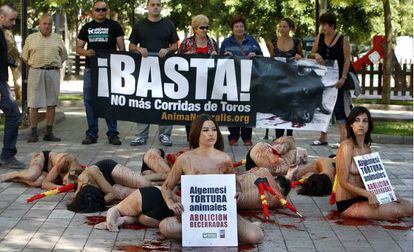 An anti-bullfighting protest in Algemesí, Valencia, in 2009.
