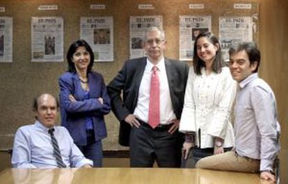 From left to right, the assistant editors at EL PAÍS: Luis Prados, Maite Rico, José Manuel Calvo, Eva Saiz and Bernardo Marín.