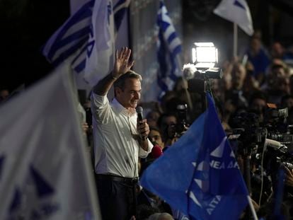 Kyriakos Mitsotakis leader of the center-right New Democracy addresses to supporters outside the headquarters of the party in Athens, Greece, Sunday, June 25, 2023.