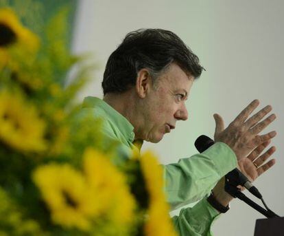Colombian President Juan Manuel Santos sets the deadline for reaching specific peace agreements with the FARC