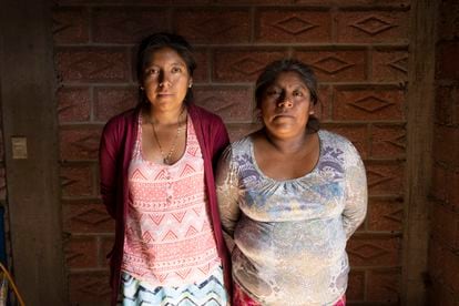 Domitila Mendoza, 42, and her 16-year-old daughter Anaí, in Vicente Guerrero, Metlatónoc.