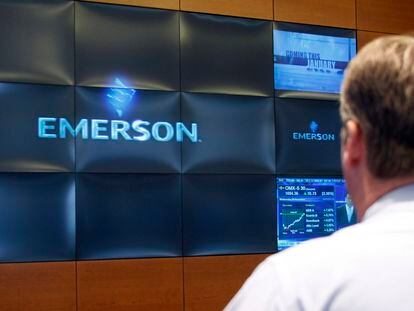 A visitor views the video wall in the lobby of Emerson Electric's headquarters building in St. Louis, Wednesday, Nov. 28, 2007.