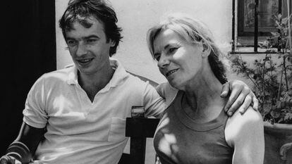 Martin Amis with his mother, Hilly Kilmarnock, in the courtyard of their home in Ronda in 1980. The image was taken by Angela Gorgas, the writer's partner at the time.