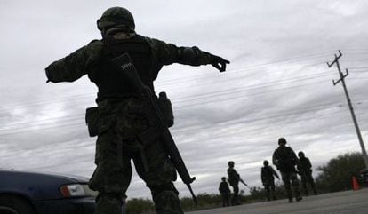A soldier at a checkpoint in San Fernando, Tamaulipas.