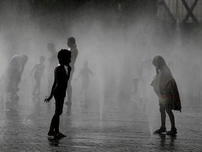 People cooling off in mid-June in Madrid Río in the Spanish capital.