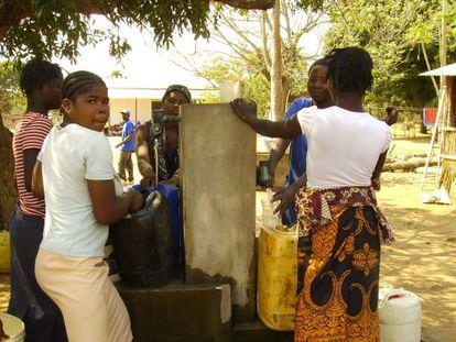 A project to provide drinking water to people in rural Mozambique, by Engineering Without Borders.