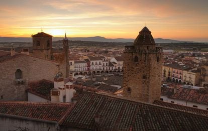 Located 45 kilometers from Cáceres, Trujillo’s history, location, natural surroundings and gastronomy have made it a key tourist attraction in the Extremadura region. The town has status as a site of cultural interest. More information: trujillo.es