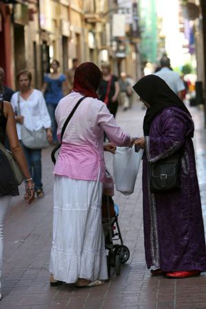 Two women wearing headscarves in the streets of Reus, Tarragona.