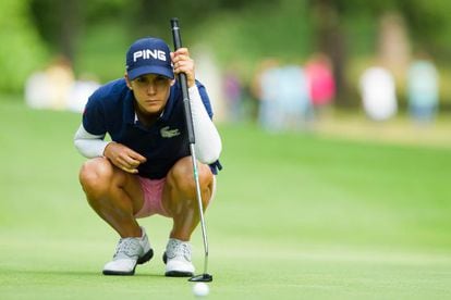 Azahara Mu&ntilde;oz eyes a putt during the final round of the Open de France, which she won last week.