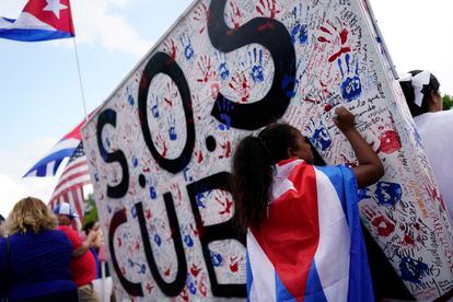 Cubanoestadounidenses se manifiestan frente a la Casa Blanca el 17 de julio con el lema de las protestas #SOSCuba