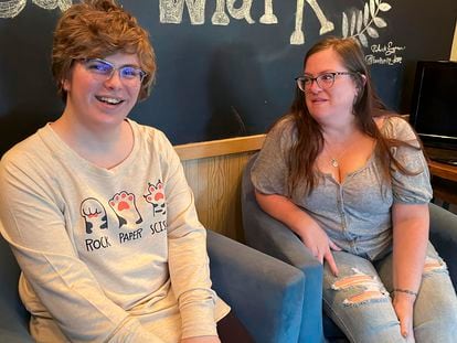 Nola Rhea, 17, left, and her mother, Heather Rhea, 47, sit together in a coffee shop on Sept. 26, 2023, in Lincoln, Neb.