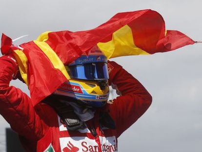 Ferrari Formula 1 driver Fernando Alonso celebrates with his national flag after winning the Spanish Grand Prix at the Circuit de Catalunya in Montmel&oacute;.