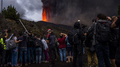 Photographers capture images of the Cabeza de Vaca volcano erupting on Wednesday.