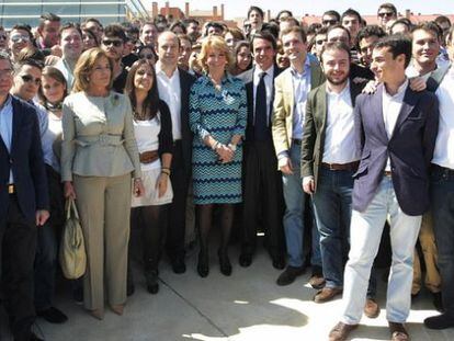 &Aacute;ngel Carromero is third from the right in this PP line-up with Esperanza Aguirre (center), Jos&eacute; Mar&iacute;a Aznar (to her left) and Mayor Ana Botella (second from left).