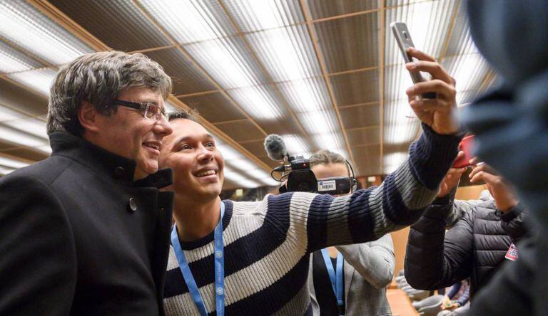 Carles Puigdemont with an admirer.