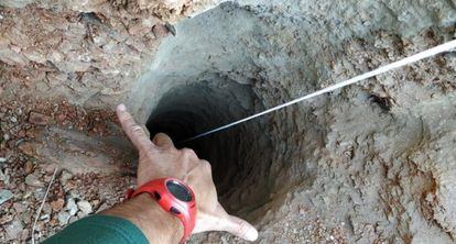 View of the depth and width of the borehole that Julen fell into.
