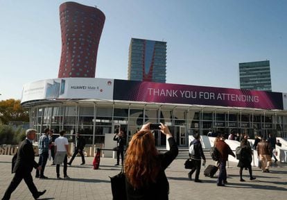 Visitors to last year’s Mobile World Congress.