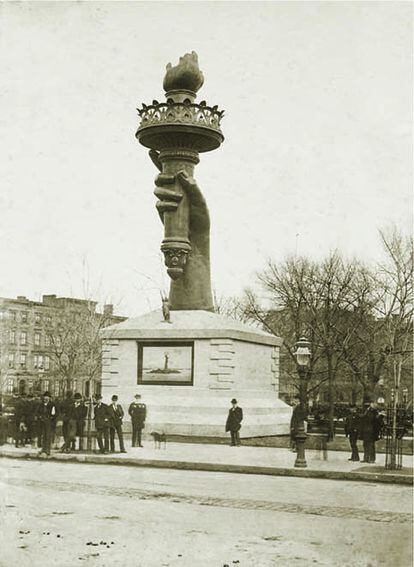 The disembodied hand of the Statue of Liberty sat in New York's Madison Square from 1877 to 1882.