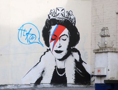 Royal Banksy. Queen Ziggy is a mural by urban artist Banksy in Bristol (England) in which he fuses two British icons — the Queen and Ziggy Stardust — the David Bowie character.