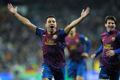 Xavi celebrates the second goal scored by Barcelona.