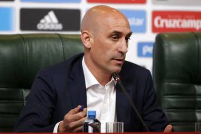 Luis Manuel Rubiales informs the media of the decision to dismiss Julen Lopetegui as coach of the Spanish national side.