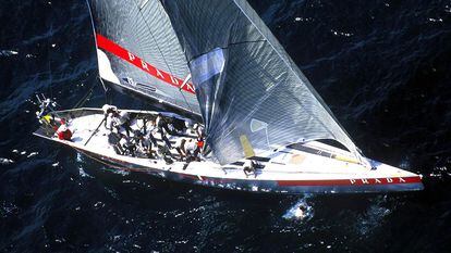 The 'Luna Rossa' sailing in the waters of New Zealand in the 2000 edition of the America's Cup.