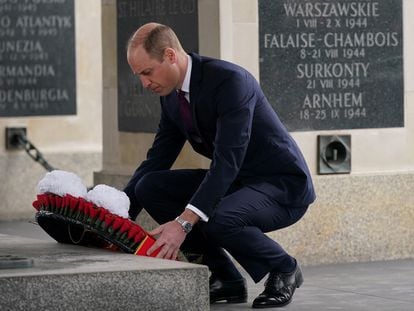 The Prince of Wales lay a wreath at the Tomb of the Unknown Soldier, a monument dedicated to Polish soldiers who lost their lives in conflict, in Warsaw on March 23, 2023.