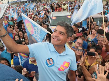 Antonio Carlos Magalhães, a candidate for Governor in the state of Bahia, during a campaign stop