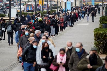 People wait in line in Barcelona to get vaccinated against Covid-19 on December 23.