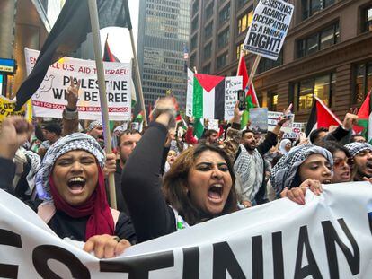 People take part in a protest in support of Palestinians in Gaza as the conflict between Israel and Hamas continues, in Chicago, U.S., October 18, 2023.