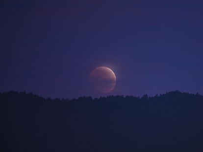 A total lunar eclipse seen from Mexico City, in May 2021.