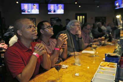Customers at a bar in Miami Beach watch the debate.