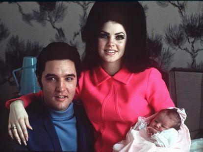 Elvis Presley poses with his wife, Priscilla, and their newborn daughter, Lisa Marie, at a Memphis hospital on February 5, 1968.