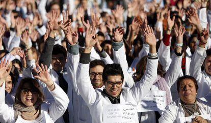 Healthcare workers protest privatization plans in the Madrid region.