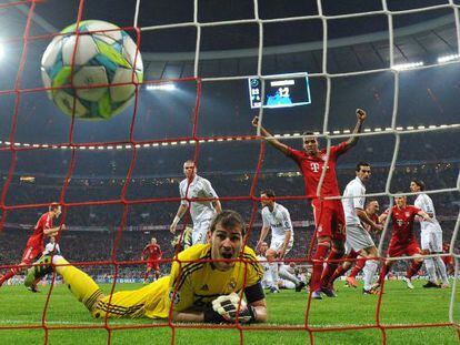Real Madrid goalkeeper Iker Casillas reacts to Bayern Munich&rsquo;s first goal, scored by Franck Rib&eacute;ry.