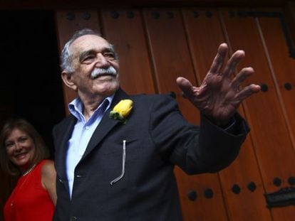 Gabriel García Márquez speaks to reporters outside his home in Mexico City on his birthday March 6, 2014.