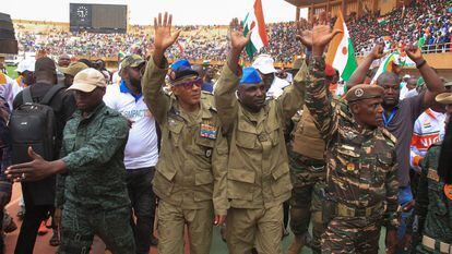 Members of the military junta of Niger, on August 26 at the Seyni Kountché stadium in Niamey, where thousands of supporters of the coup d'état gathered.