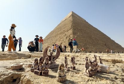 Tourists at the pyramids of the Giza plateau in Cairo, Egypt.