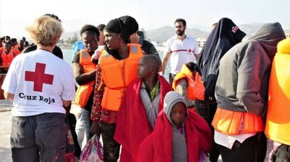 Around 250 migrants arrive in Motril on Monday, after being rescued by the Spanish authorities at sea.