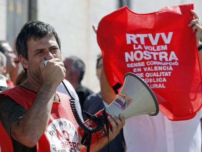 A protest by Canal 9 employees against layoffs at the broadcaster in Valencia last week.