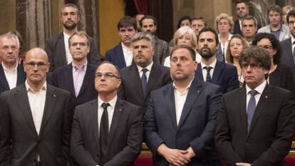 Carles Puigdemont (r) and Oriol Junqueras (standing next to him).
