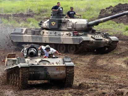Venezuelan AMX-30 tanks during maneuvers.
