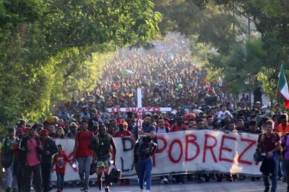 New migrant caravan leaves southern Mexico on Christmas and