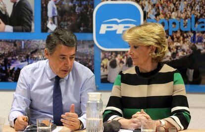Ignacio González and Esperanza Aguirre at a PP committee in March of last year.
