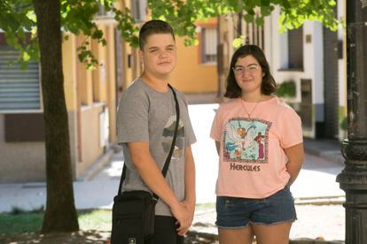 Víctor Muñoz and Raquel, two students from Velilla de San Antonio, feel there is too much infection to safely reopen schools. 