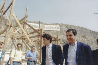Eduardo Zaplana (right) at the construction site.