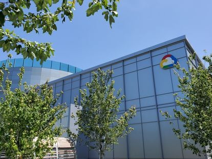 A Google Cloud logo outside of the Google Cloud computing unit's headquarters at the Moffett Place office complex in Sunnyvale, California, U.S., June 19, 2019.