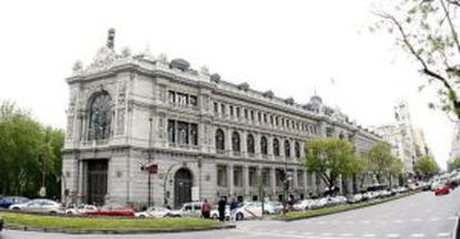 Bank of Spain governor Luis Linde said secession could entail a risk of 'corralito'.