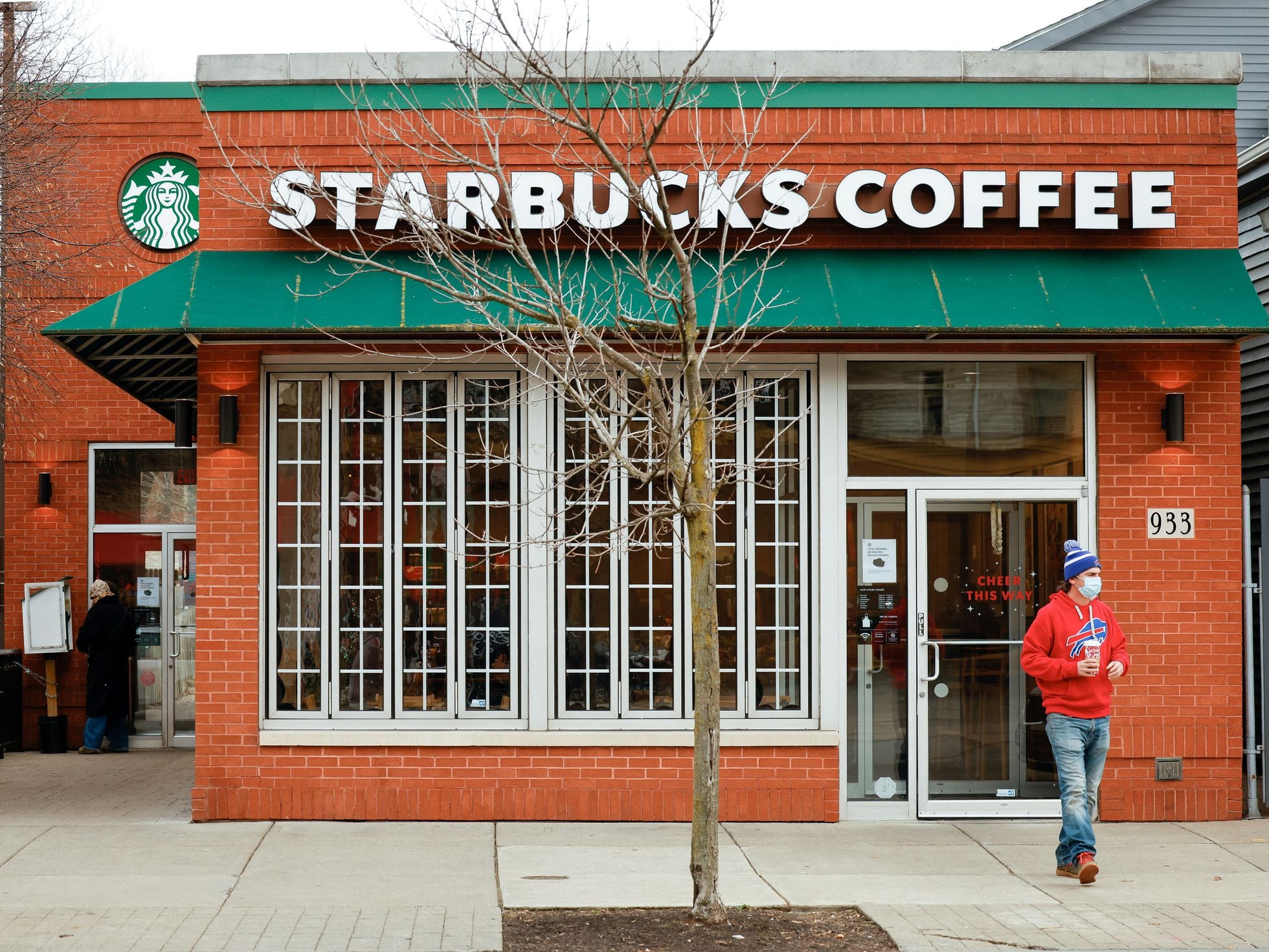 Starbucks Becomes First National Coffee Retailer to Accept