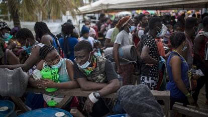 Haitian migrants in the Colombian city of Necoclí.